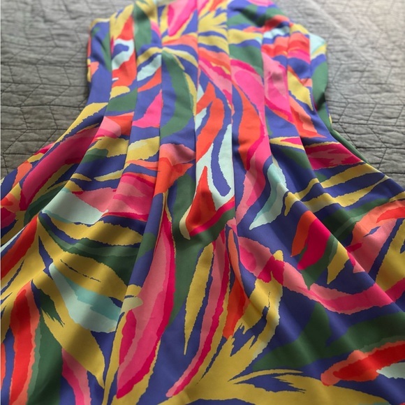 Vince Camuto Colorful Abstract dress. - Picture 6 of 10